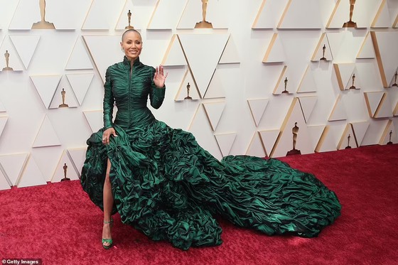 Will Smith nói lời xin lỗi sau khi tát Chris Rock trên sân khấu Oscar ảnh 4