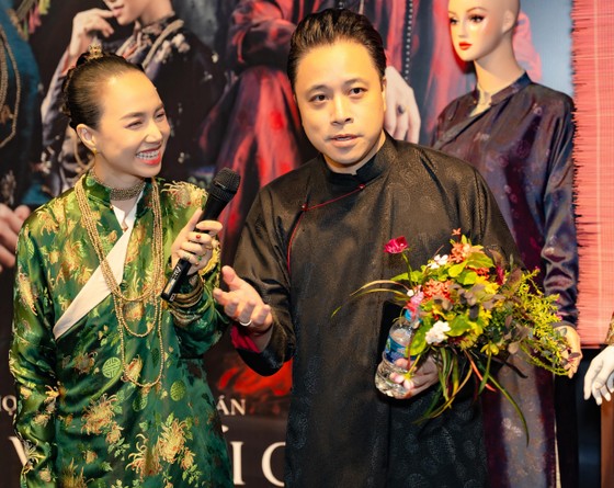 Vợ chồng đạo diễn Victor Vũ và Đinh Ngọc Diệp tại buổi giới thiệu phim ảnh 3
