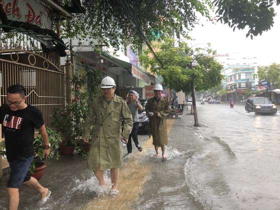 Đà Nẵng cấp bách ứng phó với ngập sâu do mưa lớn kéo dài ảnh 3