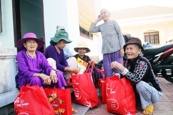 Mang Xuân đến cho bệnh nhân ung thư ảnh 11