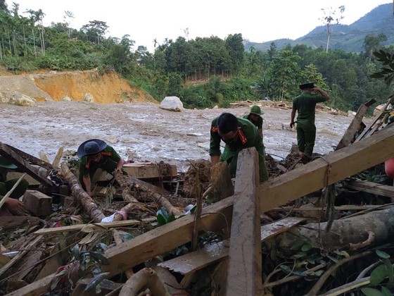 Thảm họa sạt lở vùi lấp người ở Trà Leng, Trà Vân: Tìm được 14 thi thể, 14 người chưa tìm được ảnh 2