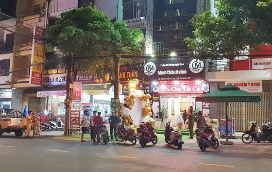 Cách ly, theo dõi 8 trường hợp liên quan thẩm mỹ viện khai trương giữa mùa dịch ảnh 1