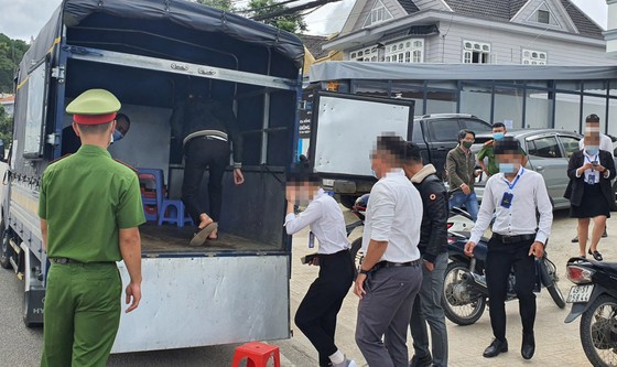 Công ty bất động sản tổ chức tập trung đông người, nhiều người không đeo khẩu trang ảnh 2