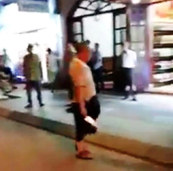 Du khách Trung Quốc cầm dao xô xát với nhân viên nhà hàng tại Nha Trang ảnh 1
