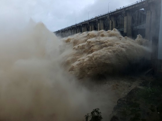 Thủy điện Sông Ba Hạ (Phú Yên) xả lũ ngày 30-11 với mức xả 4.000 m³/giây