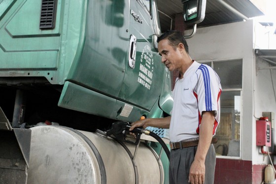 Giá dầu tăng, giá xăng đứng im ảnh 1