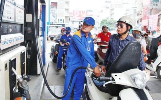 Giá xăng dầu tăng lần thứ 6 liên tiếp, nhưng vẫn không xả quỹ ảnh 1