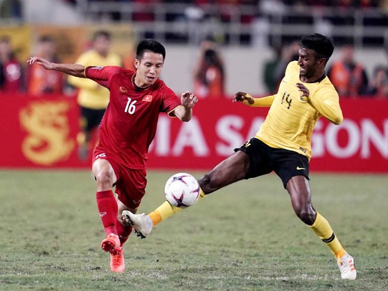 Tiền vệ Đỗ Hùng Dũng (trái) giữ vị trí đặc biệt quan trọng trong lối chơi của Đội tuyển Việt Nam. Ảnh: DŨNG PHƯƠNG