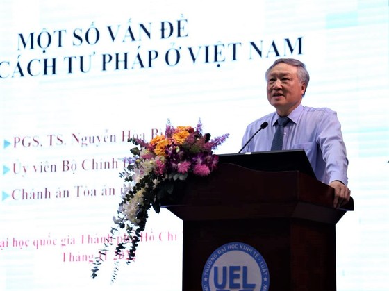 Chánh án Tòa án nhân dân Tối cao nói chuyện với sinh viên, giảng viên ĐH Quốc gia TPHCM ảnh 1
