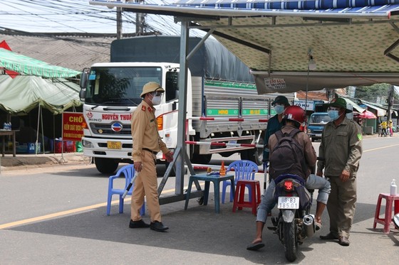 Bình Thuận: Chỉ trường hợp đặc biệt mới được ra, vào “vùng đỏ” ảnh 1