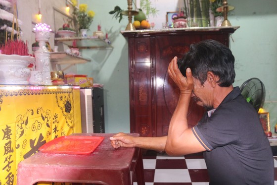 Xóm biển trào nước mắt đón ngư dân thoát chết kỳ diệu trở về ảnh 4