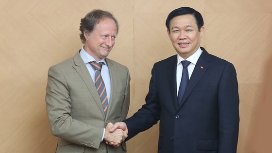 Phó Thủ tướng Vương Đình Huệ tiếp Đại sứ EU tại Việt Nam. Ảnh: VGP/Thành Chung
