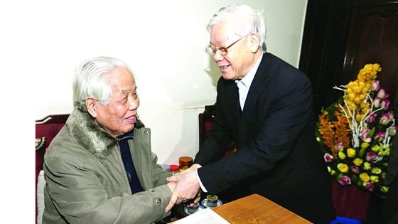 Tổng Bí thư Nguyễn Phú Trọng đến thăm, chúc tết và chúc thọ nguyên Tổng Bí thư Đỗ Mười