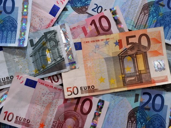 Các loại tiền euro. Ảnh: AFP/TTXVN