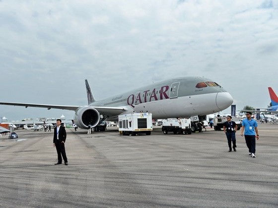 Máy bay Boeing B787 của Hãng Qatar Airways. Ảnh: AFP/TTXVN