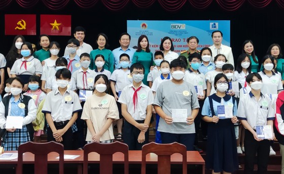 Tặng 620 triệu đồng cho trẻ em mồ côi ảnh 3
