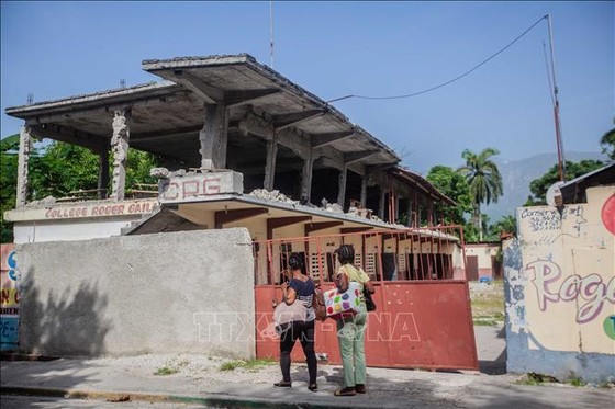 Một trường học bị hư hại sau động đất tại Camp-Perrin, Haiti. Ảnh: AFP/TTXVN 