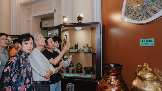 Chiêm ngưỡng những cổ vật trong bộ sưu tập của Huỳnh Chí Thanh tại triển lãm Thanh Ngoạn