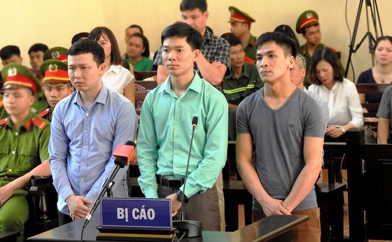 Không tuyên án đối với bác sĩ Hoàng Công Lương cùng 2 đồng phạm ảnh 1