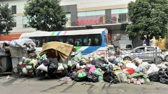 Hà Nội “ngộp thở” vì rác! ảnh 2 Hà Nội “ngộp thở” vì rác! ảnh 2