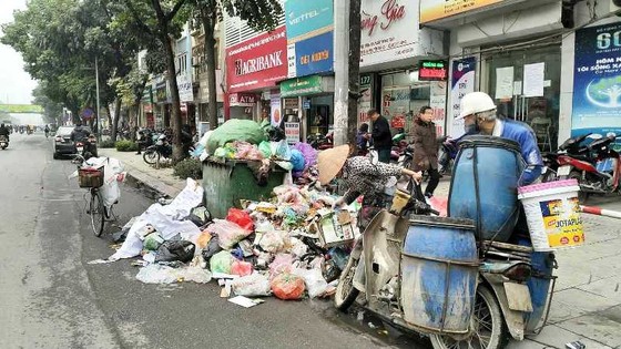 Hà Nội “ngộp thở” vì rác! ảnh 8 Hà Nội “ngộp thở” vì rác! ảnh 8