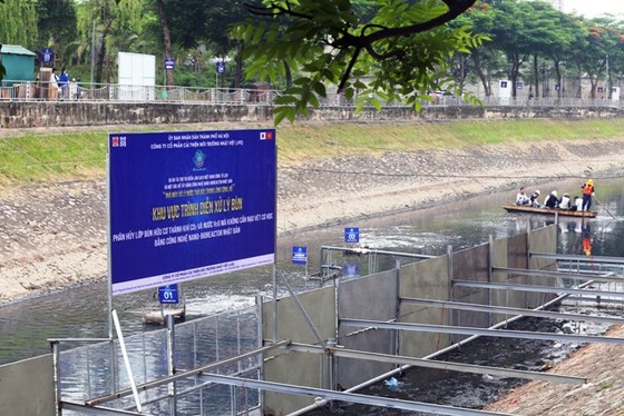 Đơn vị làm sạch sông Tô Lịch bị nhắc nhở, yêu cầu rút kinh nghiệm ảnh 1