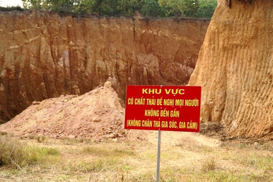 Vụ chôn lấp trộm chất thải nguy hại ở Sóc Sơn: Sau 2 năm mới lộ ra ảnh 2