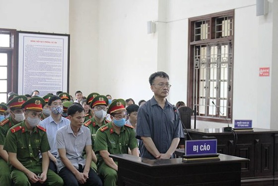8 năm tù cho bị cáo chủ mưu trong vụ gian lận điểm thi ở Hòa Bình ảnh 1