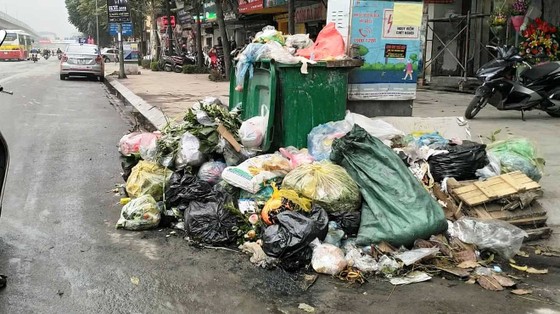 Hà Nội “ngộp thở” thở vì rác thải: Chính quyền chậm trễ, người dân bức xúc ảnh 3