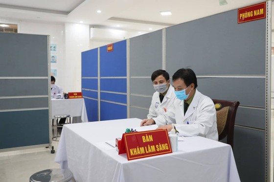 Sáng nay, Việt Nam chính thức tiêm thử nghiệm vaccine Nano Covax: "Bắt đầu trận đánh lớn" ảnh 8