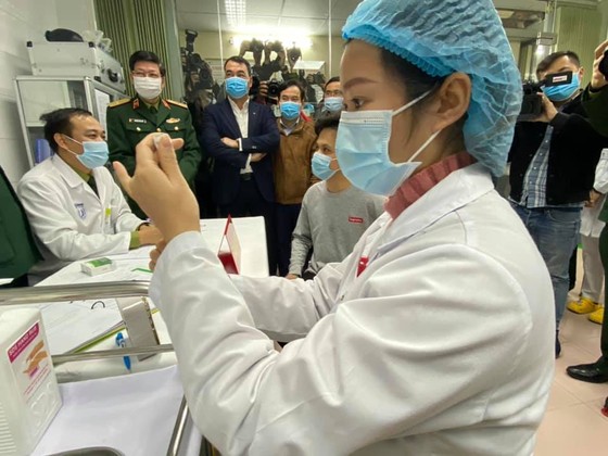 Sáng nay, Việt Nam chính thức tiêm thử nghiệm vaccine Nano Covax: "Bắt đầu trận đánh lớn" ảnh 5