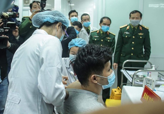 Sáng nay, Việt Nam chính thức tiêm thử nghiệm vaccine Nano Covax: "Bắt đầu trận đánh lớn" ảnh 6