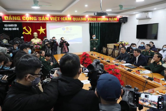 Sáng nay, Việt Nam chính thức tiêm thử nghiệm vaccine Nano Covax: "Bắt đầu trận đánh lớn" ảnh 11