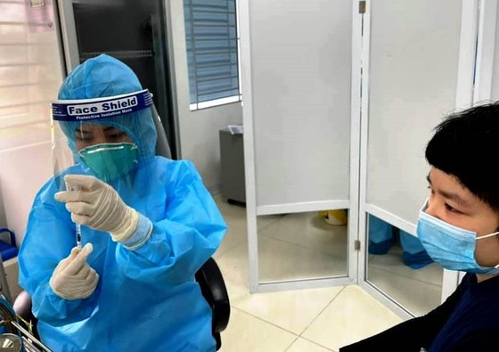 Đầu tuần, thêm 1 ca mắc Covid-19, gần 80.000 người được tiêm vaccine ảnh 1 Đầu tuần, thêm 1 ca mắc Covid-19, gần 80.000 người được tiêm vaccine ảnh 1