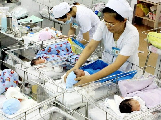 Người dân TPHCM và các tỉnh mức sinh thấp có thể được thưởng tiền nếu sinh đủ 2 con ảnh 1