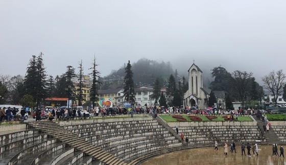 Du khách ùn ùn kéo lên Sa Pa ảnh 6