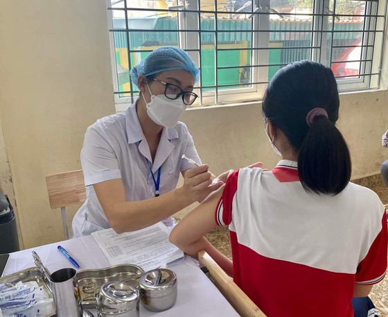 Sáng nay, trẻ em từ 5 tới dưới 12 tuổi bắt đầu được tiêm vaccine Covid-19 ảnh 2