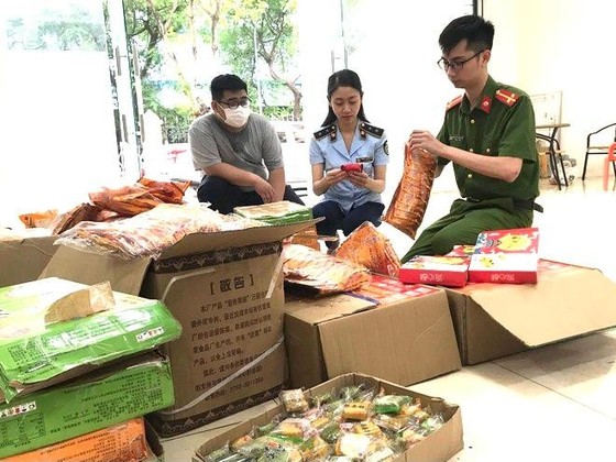 Cận Tết Trung thu, tăng cường kiểm tra cơ sở sản xuất, kinh doanh bánh kẹo ảnh 1