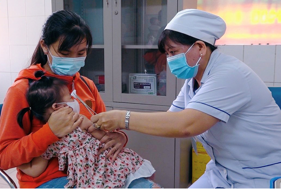 TPHCM thiếu vaccine sởi và DPT cho trẻ, Bộ Y tế nói gì? ảnh 1