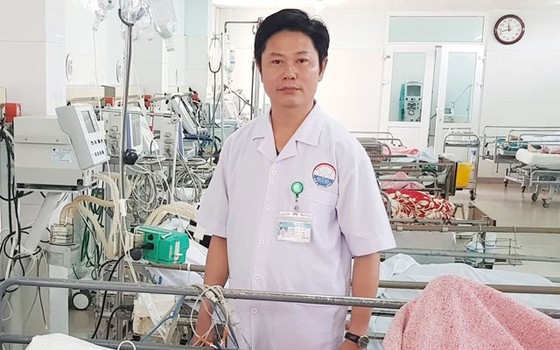 Thủ tướng tặng Bằng khen bác sĩ dùng bia cứu sống bệnh nhân bị ngộ độc rượu ảnh 1