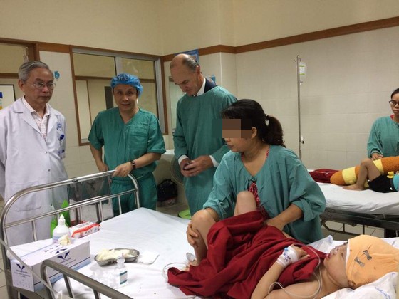 Chữa thành công cho bé gái mắc dị tật hiếm gặp trên thế giới ảnh 1