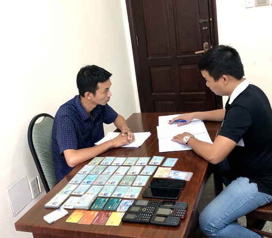 Bắt nhóm người nước ngoài lừa đảo chiếm đoạt hàng trăm tỷ đồng ảnh 4 Bắt nhóm người nước ngoài lừa đảo chiếm đoạt hàng trăm tỷ đồng ảnh 4