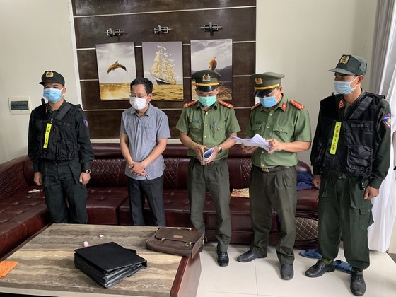 Bắt giam Chánh văn phòng Cảng hàng không quốc tế Phú Bài tham ô 5 tỷ đồng ảnh 1