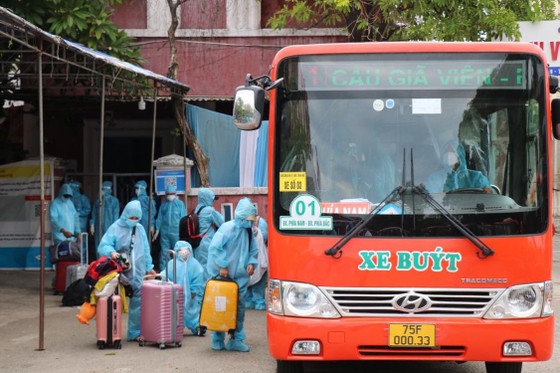 Chuyến tàu đặc biệt đưa 376 người dân từ TPHCM về Huế an toàn ảnh 6
