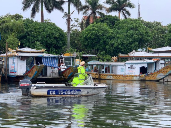 Thừa Thiên - Huế: Mưa gió lớn hất văng chốt kiểm soát dịch Covid-19 ảnh 2