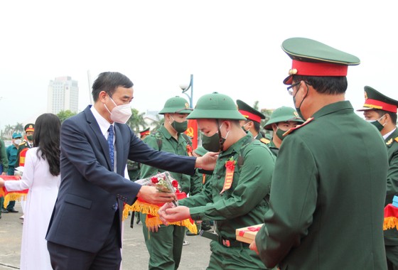 Miền Trung: Hàng ngàn thanh niên lên đường nhập ngũ ảnh 5