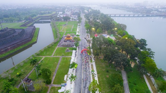 Hơn 4.000 người cùng chạy vì một Huế xanh ảnh 7