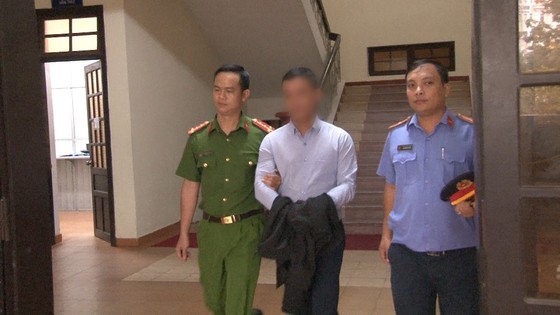 Bắt giám đốc kêu gọi vốn đầu tư lãi suất cao để lấy tiền đặt cược thắng thua trên internet ảnh 1