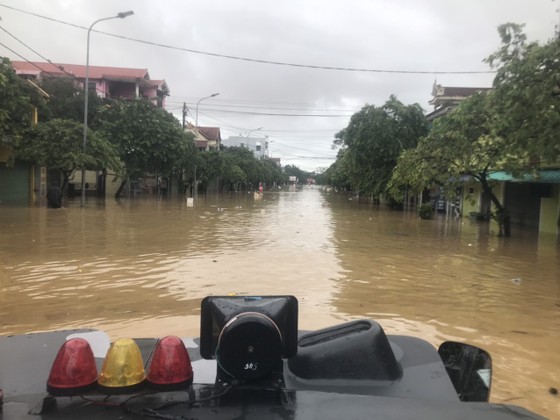 Thủy điện xả lũ, người dân phải di dời khẩn cấp ảnh 8 Thủy điện xả lũ, người dân phải di dời khẩn cấp ảnh 8