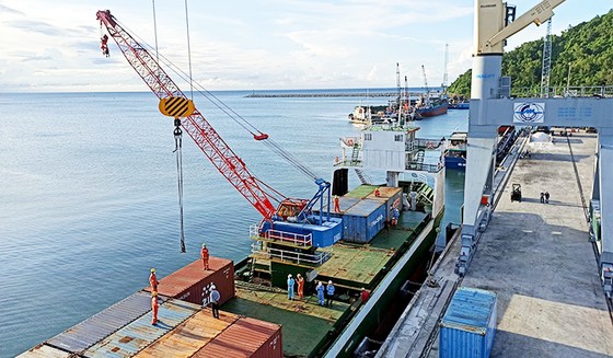 Thu hút tàu hàng container tạo bước đột phá cho cảng Chân Mây ảnh 1